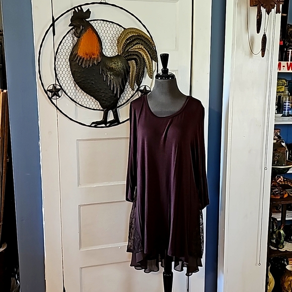 Logo by Lori Goldstein Top - Picture 1 of 14